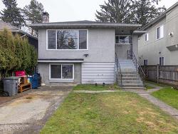 5098 MOSS STREET  Vancouver, BC V5R 3T7