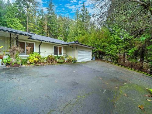 77 Desswood Place, West Vancouver, BC 