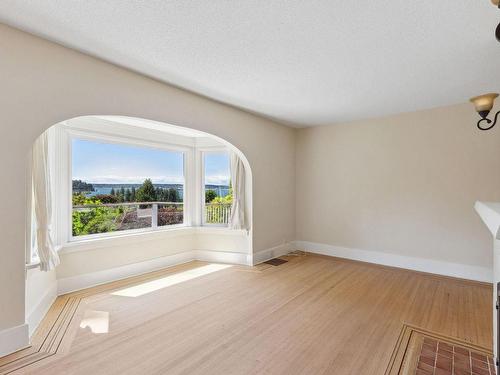 1028 Clyde Avenue, West Vancouver, BC 