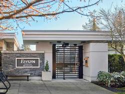 301 988 KEITH ROAD  West Vancouver, BC V7T 1M3