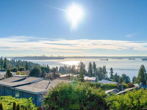 3326 Westmount Road, West Vancouver, BC 