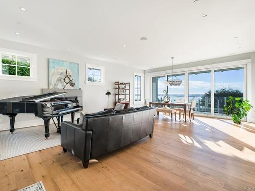 3326 Westmount Road, West Vancouver, BC 