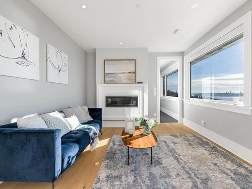 3326 Westmount Road, West Vancouver, BC 