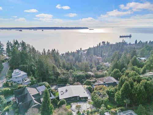 4045 Bayridge Avenue, West Vancouver, BC 