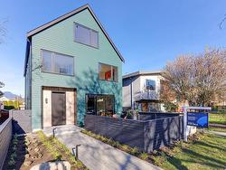 1 2709 NAPIER STREET  Vancouver, BC V5K 2W9