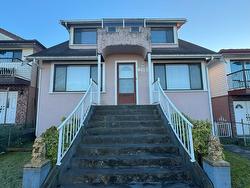 2956 E 3RD AVENUE  Vancouver, BC V5M 1H8