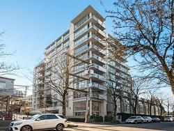 701-1530 8th Avenue W Vancouver, BC V6J 5M6