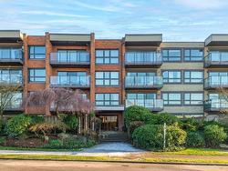 103 2366 WALL STREET  Vancouver, BC V5L 4Y1