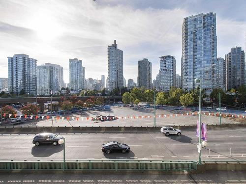 618-68 Smithe Street, Vancouver, BC 