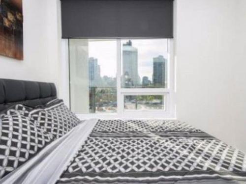 618-68 Smithe Street, Vancouver, BC 