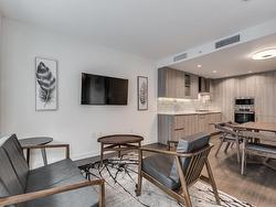 208-89 Nelson Street  Vancouver, BC V6Z 0E7