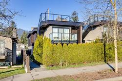 244 W 18TH STREET  North Vancouver, BC V5Y 2A7