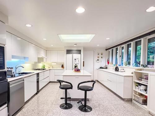 2388 Marine Drive Sw, Vancouver, BC 