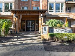 209 2601 WHITELEY COURT  North Vancouver, BC V7J 2R7