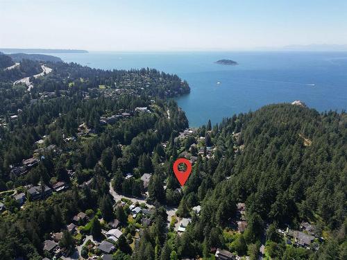 6779 Dufferin Avenue, West Vancouver, BC 