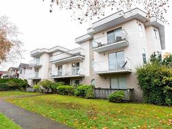 303-458 44th Avenue E Vancouver, BC V5W 1W3