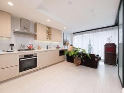 905 1768 COOK STREET  Vancouver, BC V5Y 0N3