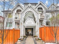 303-1433 1st Avenue E Vancouver, BC V5N 1A4