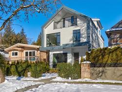 4687 W 15TH AVENUE  Vancouver, BC V6R 3B5