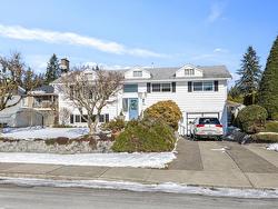 2467 WARRENTON AVENUE  Coquitlam, BC V3K 3M4