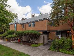 2374 MAPLE STREET  Vancouver, BC V6J 3T6