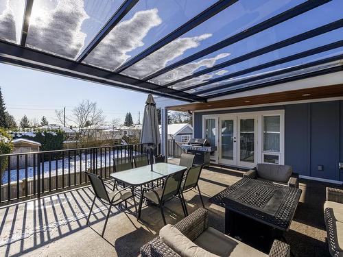 887 17Th Street E, North Vancouver, BC 