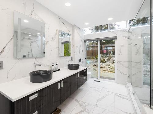 3722 Southridge Place, West Vancouver, BC 