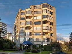 401-2165 Argyle Avenue  West Vancouver, BC V7V 1A5