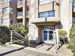 211-2983 4th Avenue W Vancouver, BC V6K 1R5