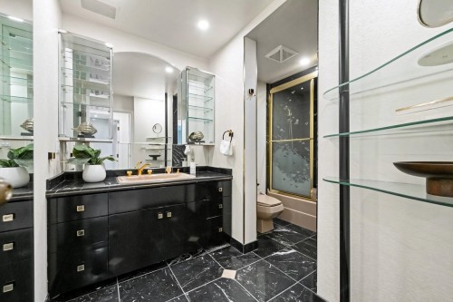 401-2015 Beach Avenue, Vancouver, BC 