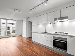 1206 188 KEEFER STREET  Vancouver, BC V6A 0E3