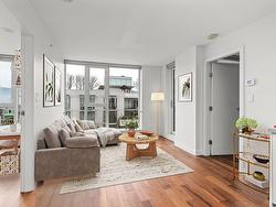 1206-188 Keefer Street  Vancouver, BC V6A 0E3