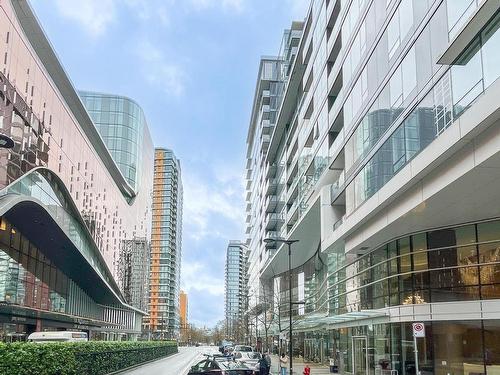 805-68 Smithe Street, Vancouver, BC 