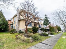 823 52nd Avenue W Vancouver, BC V6P 1G7