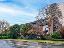 207-1610 Chesterfield Avenue  North Vancouver, BC V7N 2N7