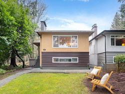 1068 CANYON BOULEVARD  North Vancouver, BC V7R 2K4