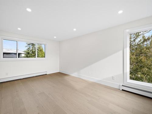 6230 Summit Avenue, West Vancouver, BC 