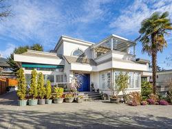 2541 Marine Drive  West Vancouver, BC V7V 1L5