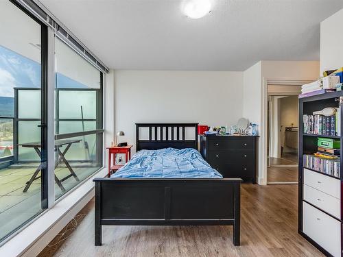 2208-3007 Glen Drive, Coquitlam, BC 