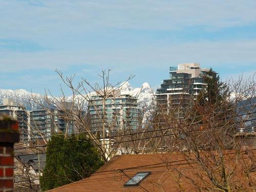 427 7Th Street E, North Vancouver, BC 