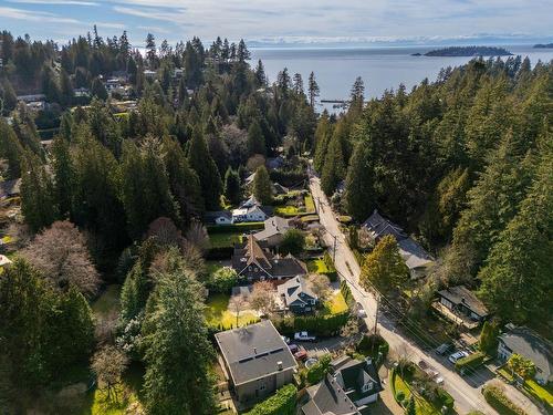 5648 Eagle Harbour Road, West Vancouver, BC 