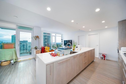 1601-6398 Silver Street  Burnaby, BC V5H 0K7