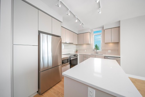 1304-8761 University Crescent, Burnaby, BC 