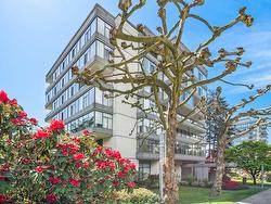 402-1420 Duchess Avenue  West Vancouver, BC V7T 1H8