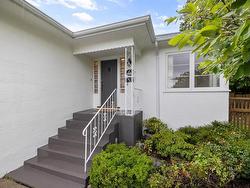 1561 Jefferson Avenue  West Vancouver, BC V7V 2A2