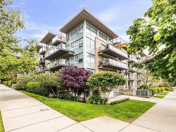 207-1288 Chesterfield Avenue  North Vancouver, BC V7M 0B1