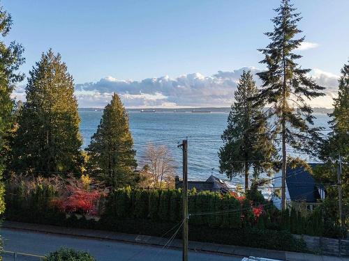 3260 Travers Avenue, West Vancouver, BC 