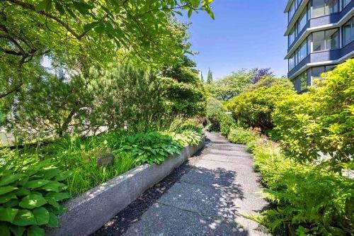 203-2167 Bellevue Avenue, West Vancouver, BC 