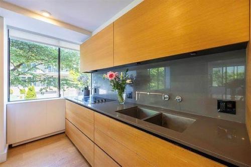 203-2167 Bellevue Avenue, West Vancouver, BC 