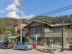 209 6688 ROYAL AVENUE  West Vancouver, BC V7W 2B9